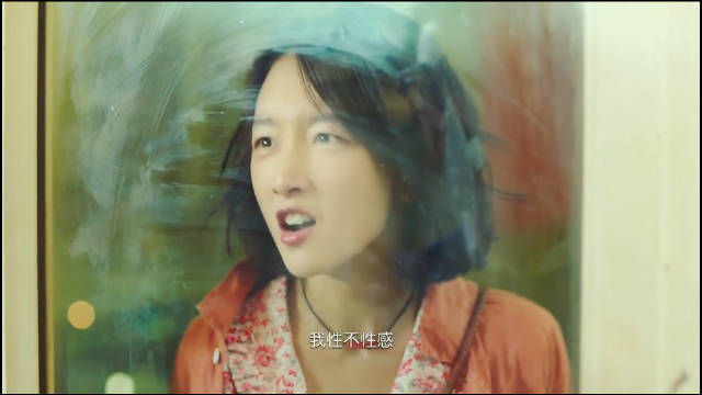 两年前的今天, 演员@周冬雨 凭借《喜欢你》...